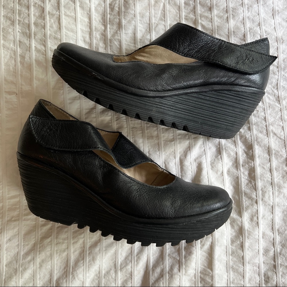 Fly London Black wedge shoe 40